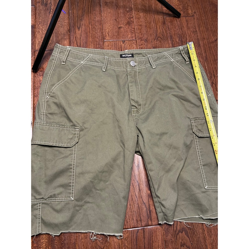 True Religion Mens Cargo Shorts Olive Green White Contrast Stitch Cut Off 40